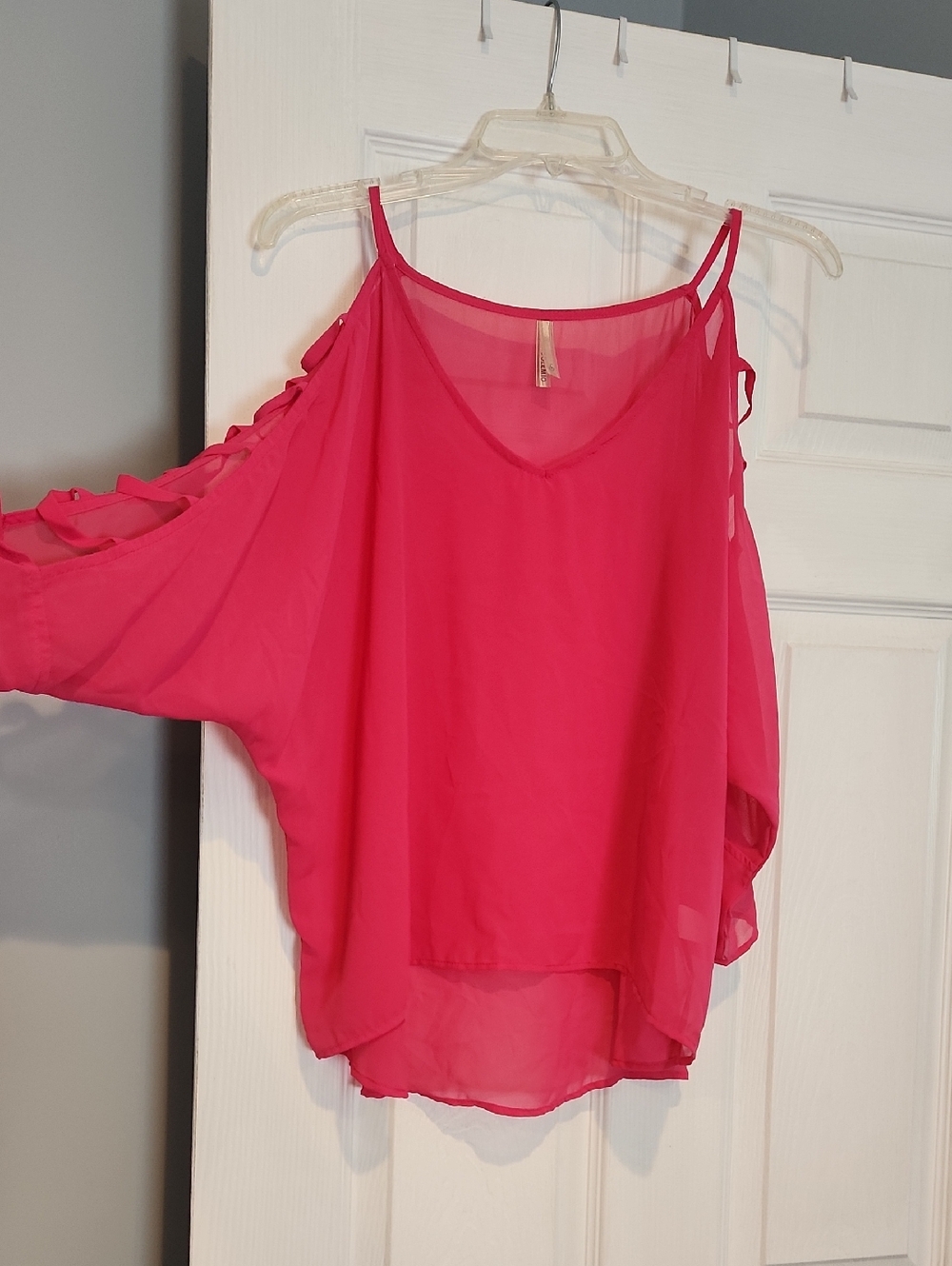 Solemio Bright Pink Cold-Shoulder Chiffon Cami